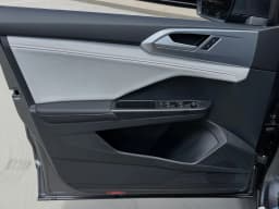 Volkswagen Taos SE FWD 2026 — side view