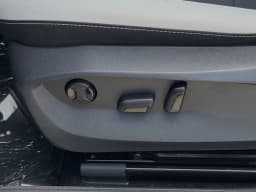 Volkswagen Taos SE FWD 2026 — side view