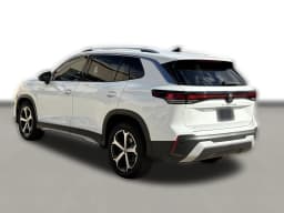 Volkswagen Tiguan SE 2.0T FWD 2026 — side view