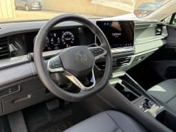 Volkswagen Tiguan SE 2.0T FWD 2026 — side view