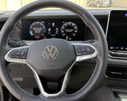 Volkswagen Tiguan SE 2.0T FWD 2026 — side view