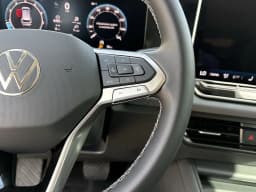 Volkswagen Tiguan SE 2.0T FWD 2026 — side view