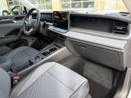 Volkswagen Tiguan SE 2.0T FWD 2026 — side view