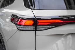 Volkswagen Tiguan SE R-Line Black 4MOTION 2026 — side view