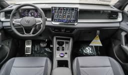 Volkswagen Tiguan SE R-Line Black 4MOTION 2026 — side view
