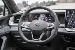 Volkswagen Tiguan SE R-Line Black 4MOTION 2026 — side view