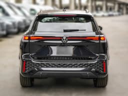 Volkswagen Tiguan SE R-Line Black 4MOTION 2026 — side view
