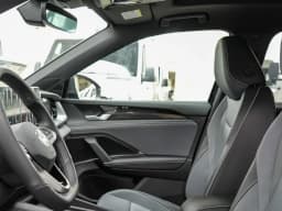 Volkswagen Tiguan SE R-Line Black 4MOTION 2026 — side view