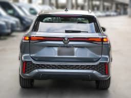 Volkswagen Tiguan SE R-Line Black FWD 2026 — side view