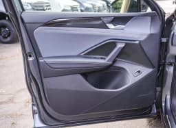 Volkswagen Tiguan SE R-Line Black FWD 2026 — side view