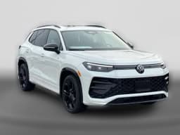 Volkswagen Tiguan SE R-Line Black FWD 2026 — side view