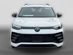 Volkswagen Tiguan SE R-Line Black FWD 2026 — side view