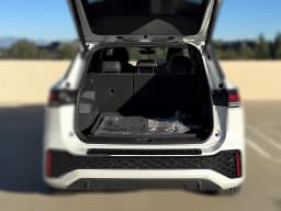 Volkswagen Tiguan SE R-Line Black FWD 2026 — side view