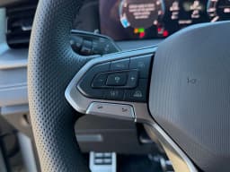 Volkswagen Tiguan SE R-Line Black FWD 2026 — side view