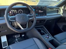 Volkswagen Tiguan SE R-Line Black FWD 2026 — side view
