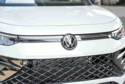 Volkswagen Tiguan SE R-Line Black FWD 2026 — side view