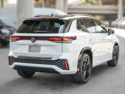 Volkswagen Tiguan SE R-Line Black FWD 2026 — side view