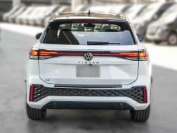 Volkswagen Tiguan SE R-Line Black FWD 2026 — side view