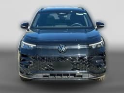 Volkswagen Tiguan SE R-Line Black FWD 2026 — side view