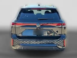 Volkswagen Tiguan SE R-Line Black FWD 2026 — side view