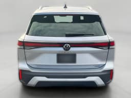 Volkswagen Tiguan SE 4MOTION 2026 — side view