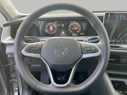 Volkswagen Tiguan SE 4MOTION 2026 — side view
