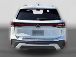 Volkswagen Tiguan SE 4MOTION 2026 — side view
