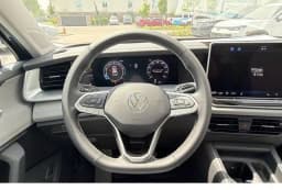 Volkswagen Tiguan SE FWD 2026 — side view