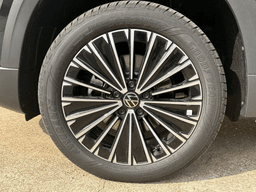 Volkswagen Taos SE FWD 2026 — side view