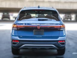 Volkswagen Taos SE FWD 2025 — side view