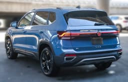 Volkswagen Taos SE FWD 2025 — side view