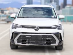 Volkswagen Taos SE FWD 2025 — side view