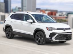 Volkswagen Taos SE FWD 2025 — side view