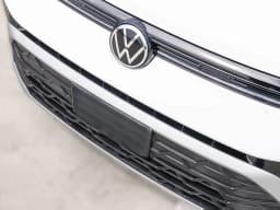 Volkswagen Taos SE FWD 2025 — side view