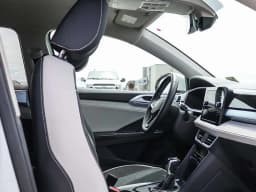 Volkswagen Taos SE FWD 2025 — side view