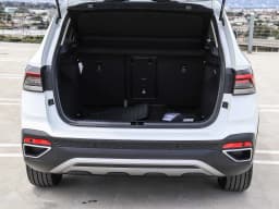 Volkswagen Taos SE FWD 2025 — side view