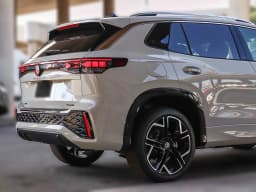 Volkswagen Tiguan SEL R-Line Turbo 4MOTION 2026 — side view