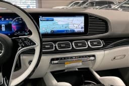 Mercedes-Benz GLS Maybach GLS 600 4MATIC SUV 2026 — side view