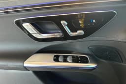 Mercedes-Benz EQE EQE 320 4MATIC SUV 2026 — side view