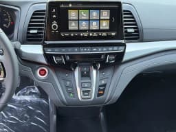 Honda Odyssey Sport-L Auto 2026 — side view