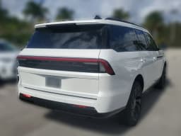 Lincoln Navigator Reserve 4x4 2025 — side view