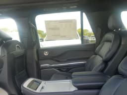 Lincoln Navigator Reserve 4x4 2025 — side view