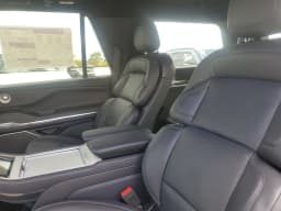 Lincoln Navigator Reserve 4x4 2025 — side view