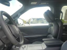 Lincoln Navigator Reserve 4x4 2025 — side view