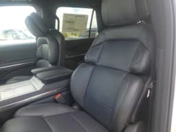 Lincoln Navigator Reserve 4x4 2025 — side view