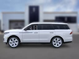 Lincoln Navigator Reserve 4x4 2025 — side view