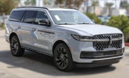 Lincoln Navigator Reserve 4x4 2026 — side view