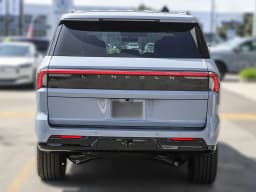 Lincoln Navigator Reserve 4x4 2026 — side view