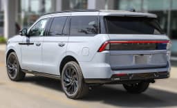 Lincoln Navigator Reserve 4x4 2026 — side view