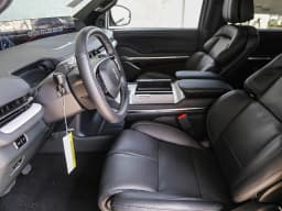 Lincoln Navigator Reserve 4x4 2026 — side view